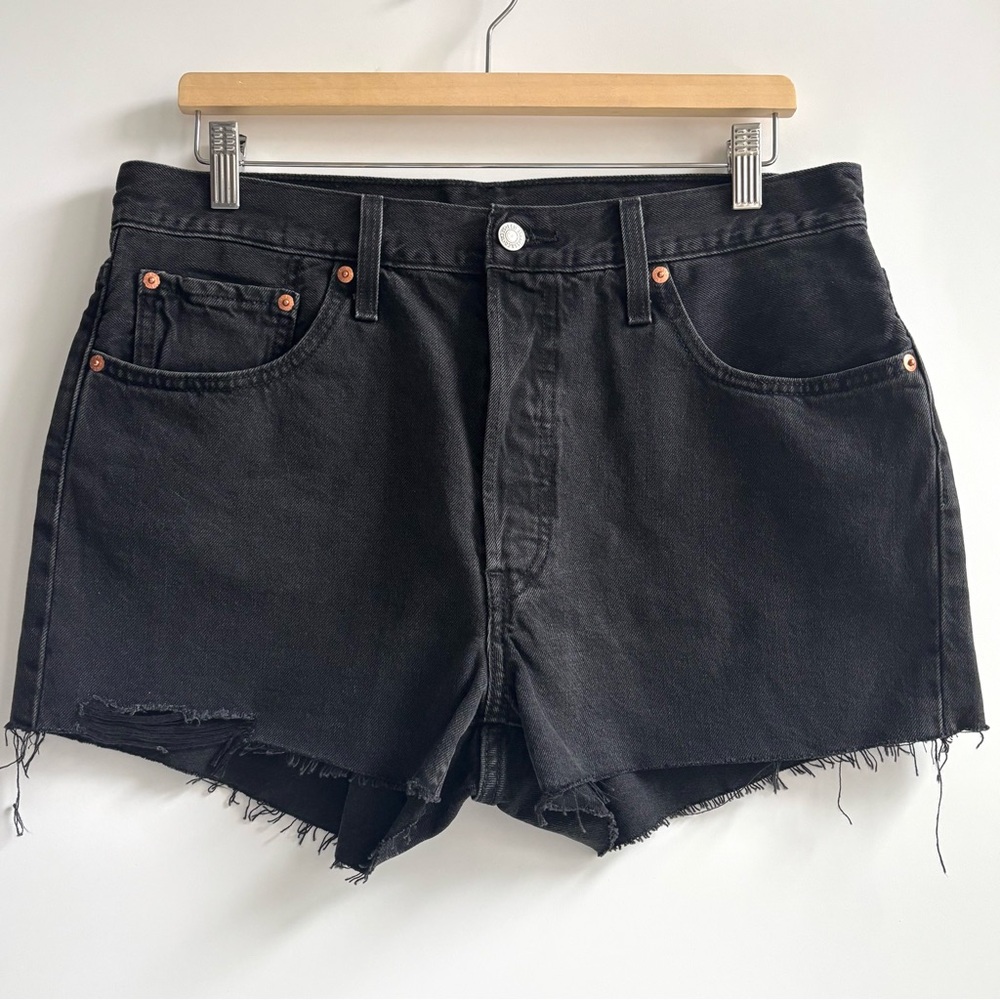 Levi’s 501 High Rise Raw Hem Black Denim Jean Shorts Size 32 - Picture 1 of 15